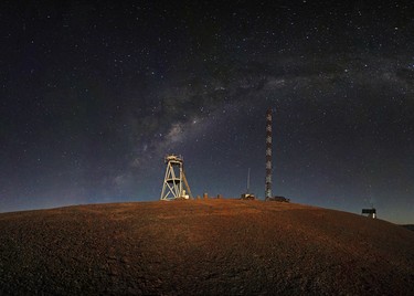 Obs-europeo-austral-cerro-armazones-ACT04,Contemplación de estrellas, San Pedro de Atacama